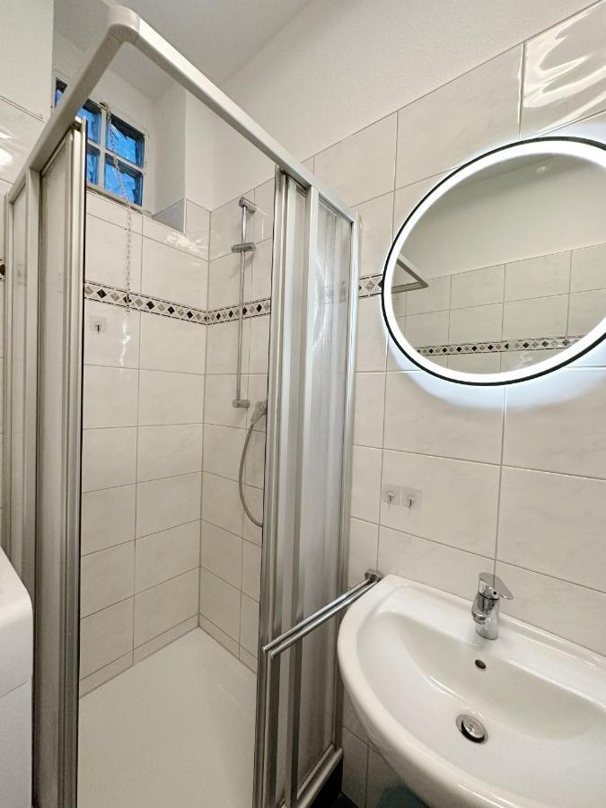 Igo Apartment 2 Schlafenzimmer Mit Waschmaschine Trockner Haustier Rheinufer 5Min Netflix Disney Plus 17-6 Duisburg Eksteriør billede